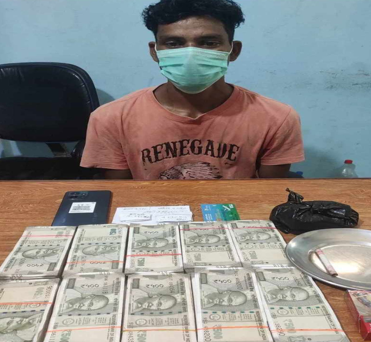 स्रोत नइखुलल करिब ५ लाख भारु रुप्या बरामद