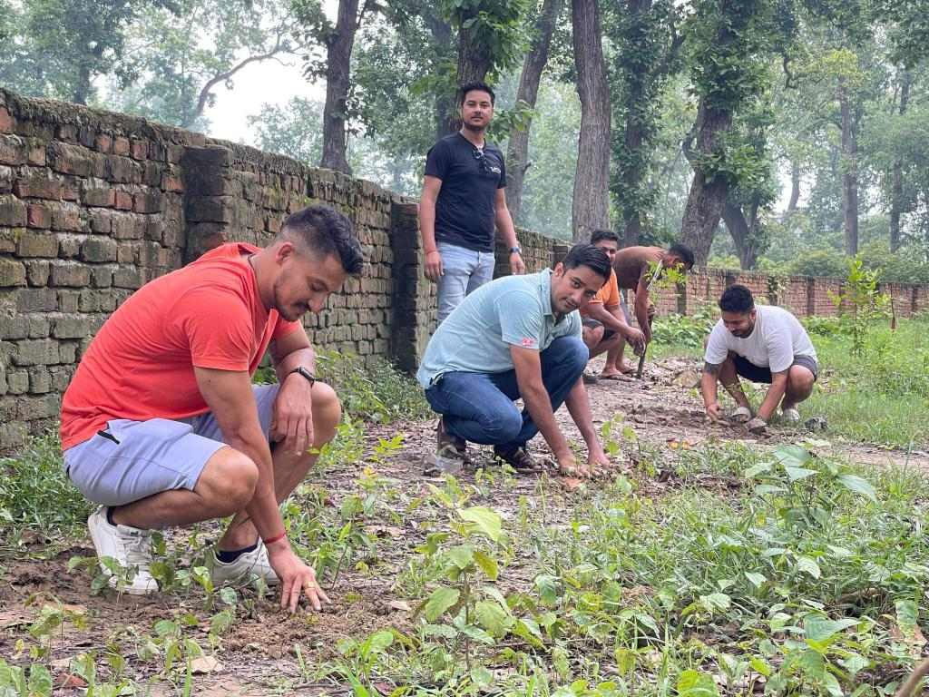युवा दिवसके अवसरमे एनवाइइएफ कैलालीसे बृक्षरोपण