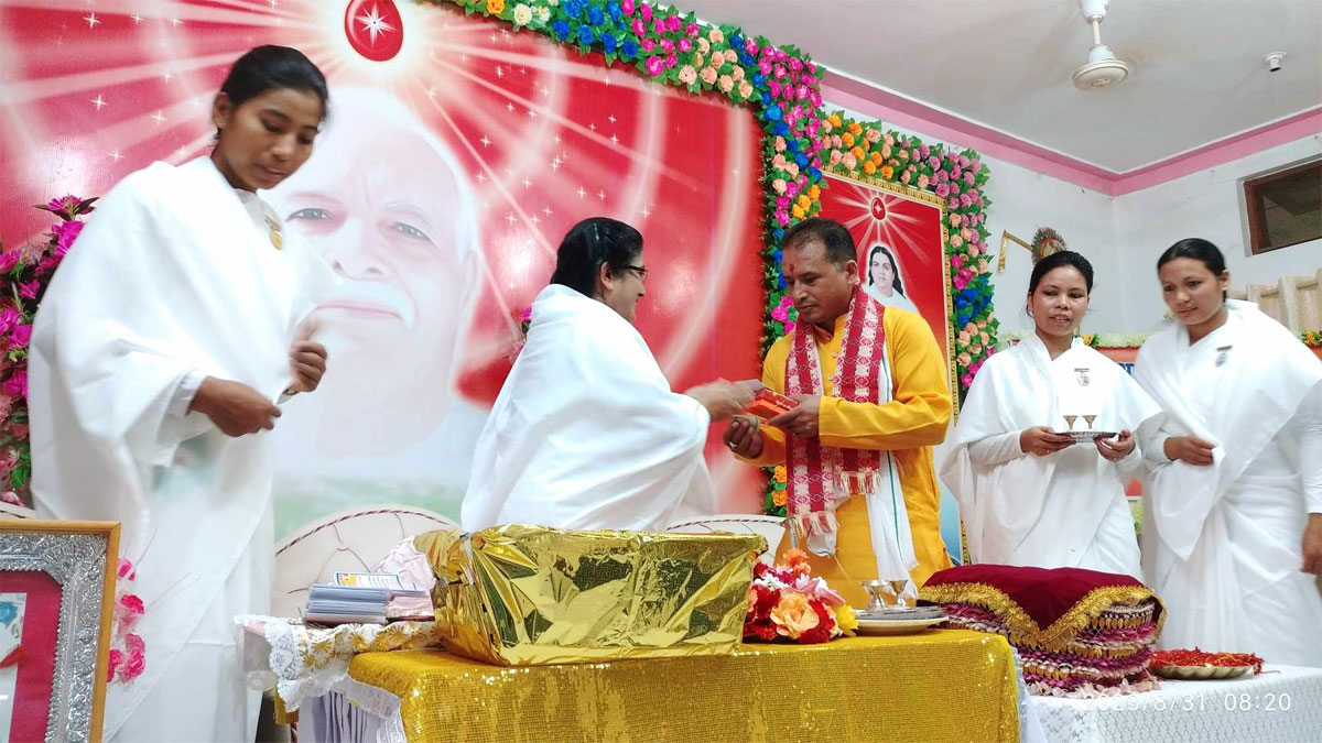 ब्रहमाकुमारीसे रक्षाबन्धन तथा विमारीहुकनहे फलफूल वितरण