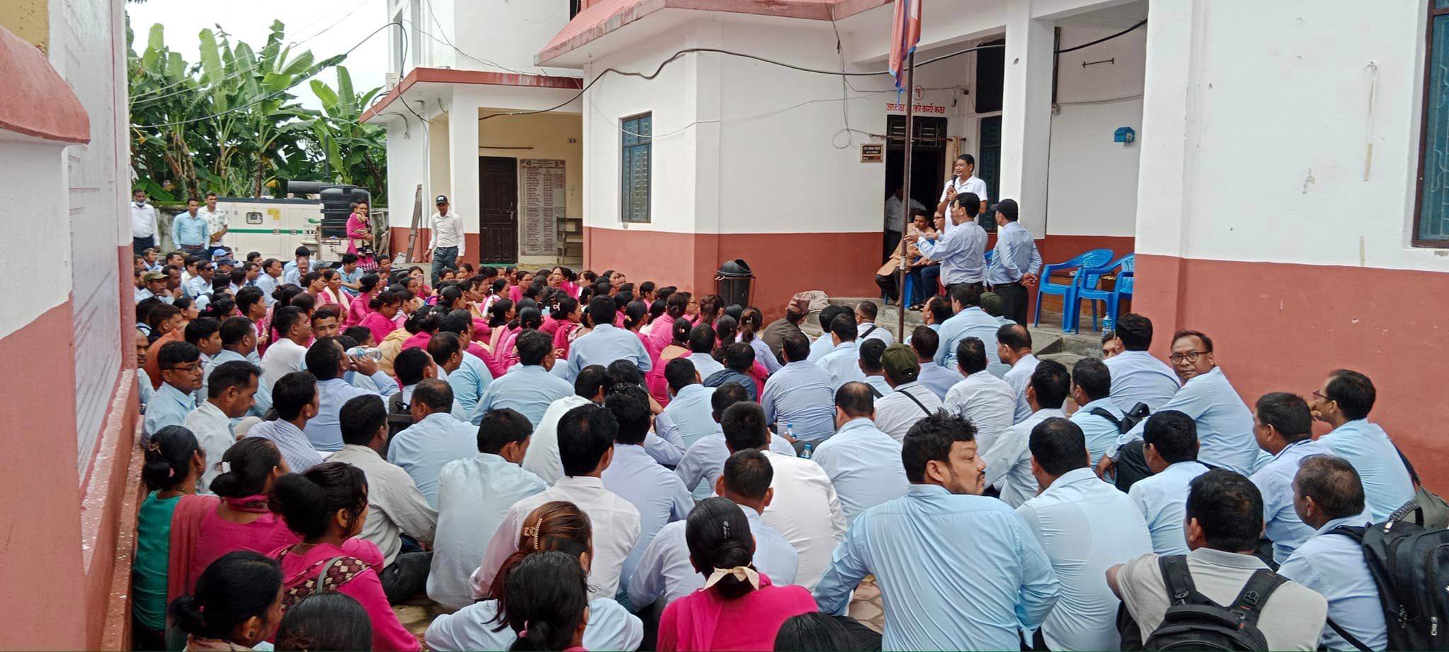 देशभरके शिक्षक, कर्मचारी आन्दोलित
