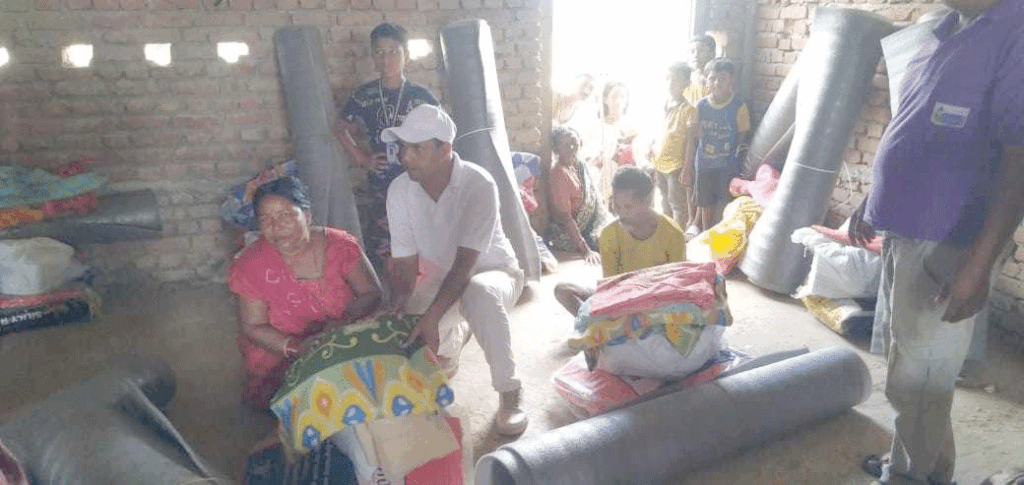 भजनीके बाढ प्रभावितहे राहात सामग्री हस्तान्तरण