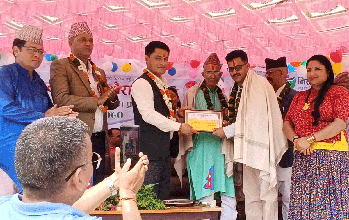 प्रतिष्ठानसे टमान विधाके १४ जाने सम्मानित