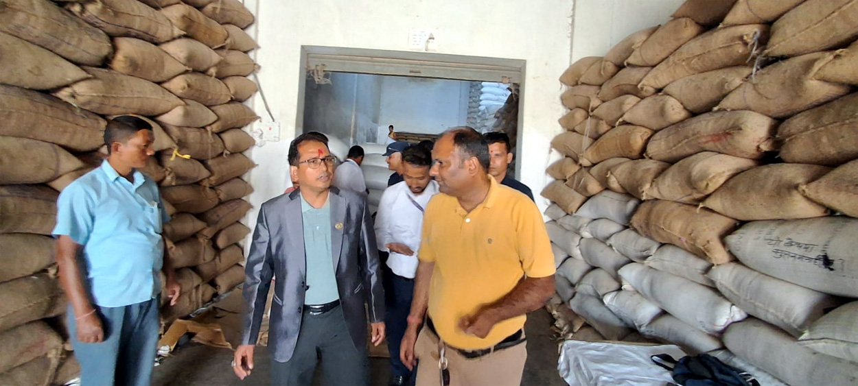 मन्त्री धामीसहितके टोलीसे उद्योग अनुगमन