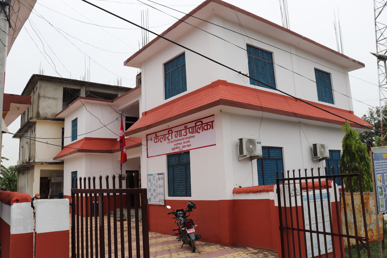 कैलारीसे भुकम्प पीडितहे १०० थान कम्मल सहयोग
