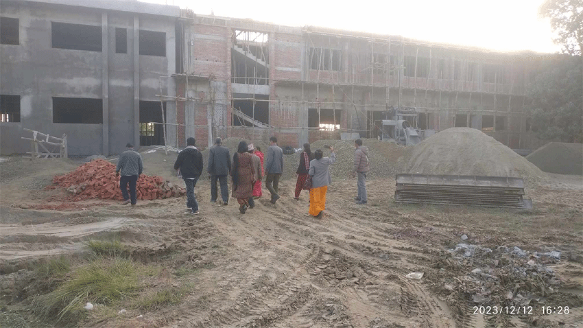 प्रदेश संसदीय टोलीसे कैलारीमे निर्माणाधिन १५ शैया अस्पतालके अनुगमन