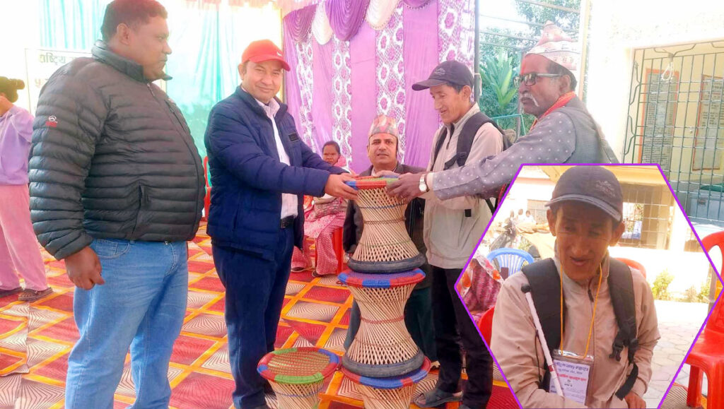 नेत्रहिन वीरबहादुर मुढा बनाके दैनिक गुजरा करटी
