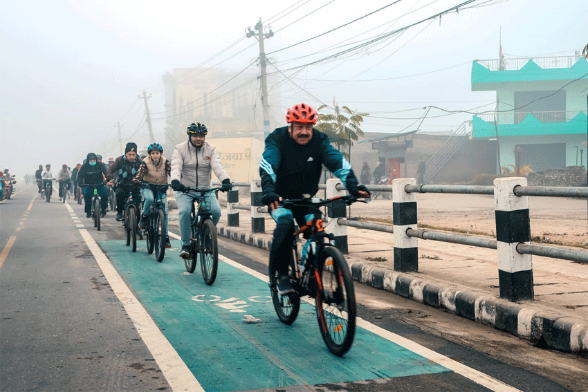 धनगढीके छ लेन सडकमे साइकल लेन सुरु