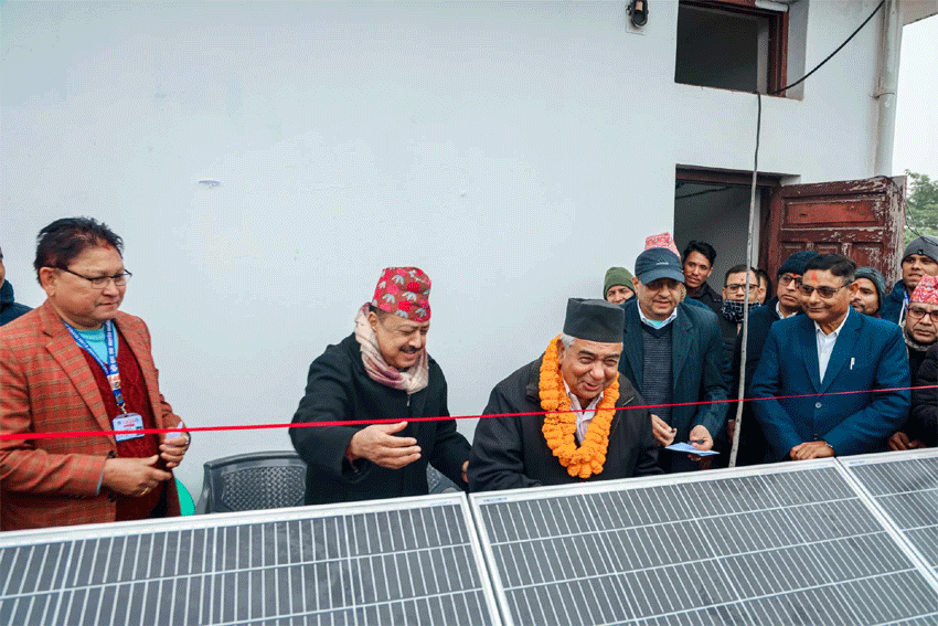 धनगढी उपमहानगरपालिकासे मालपोत कार्यालयमे सोलार पावर जडान