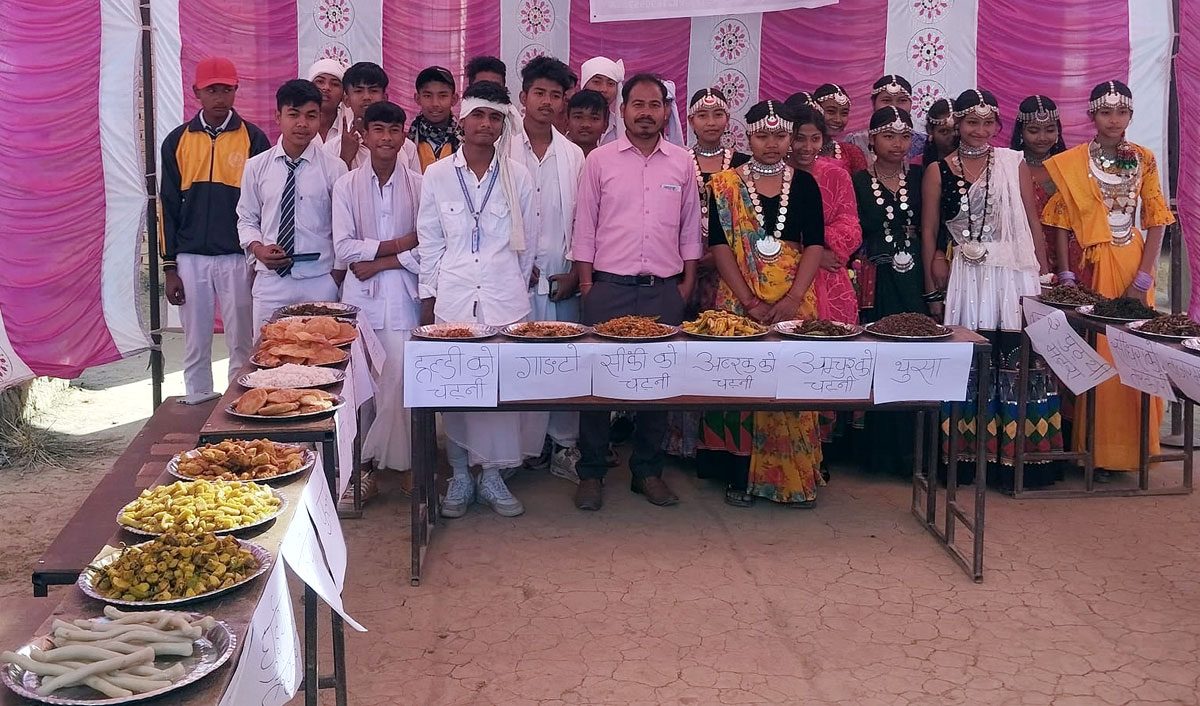 विद्यार्थीनहे थारु परिकार पकैना सिखैटी