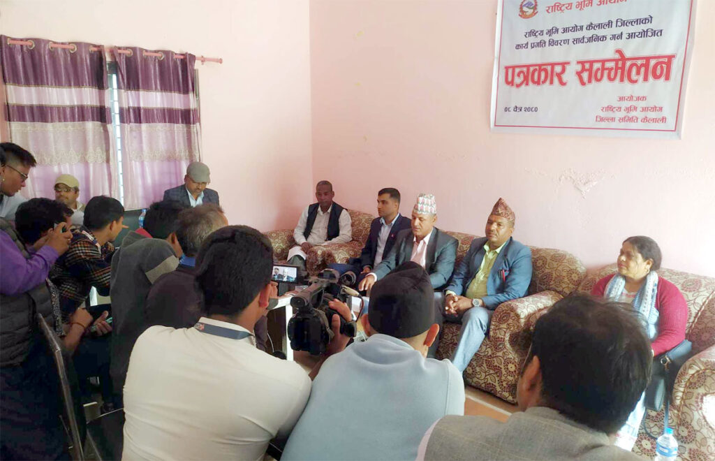 कैलालीमे २० हजार जग्गाधनी पुर्जा वितरण कैना तयारी