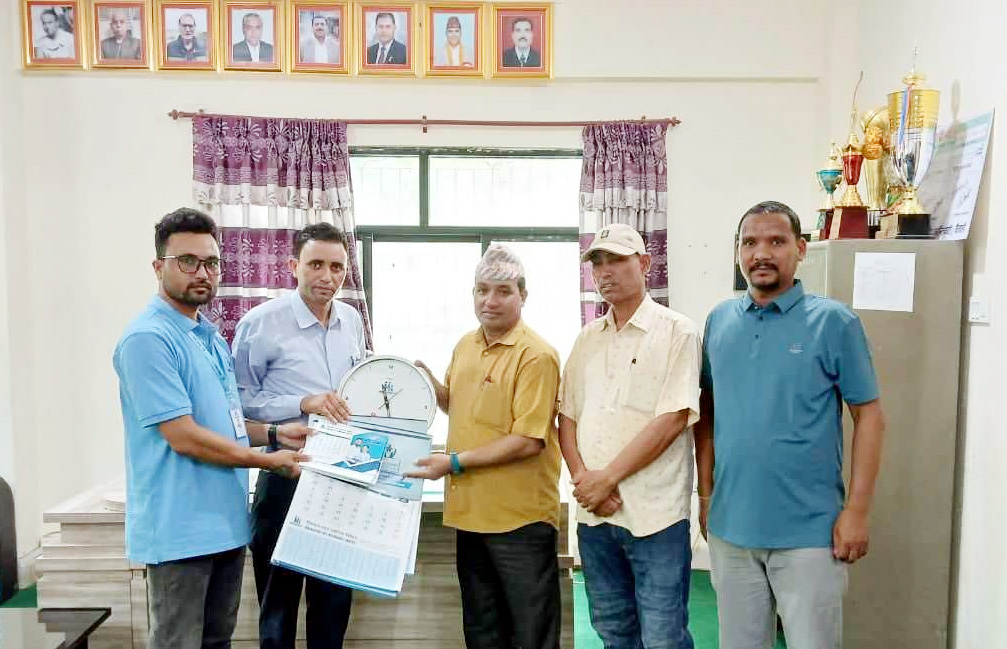 हिमालयनसे भित्तेघडी ओ टेबल क्यालेण्डर वितरण