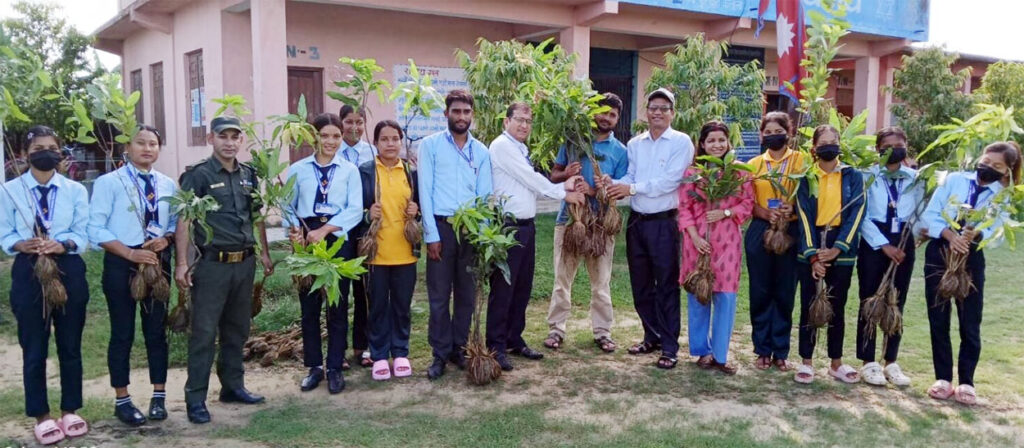 सामुदायिक विद्यालयमे बोटबिरुवा लगैटी