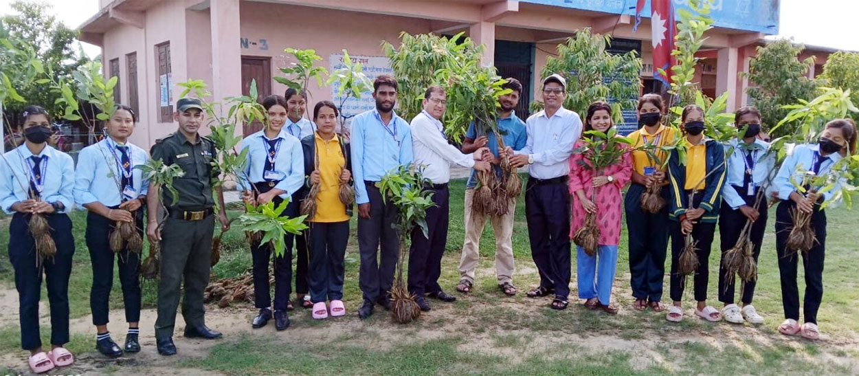 सामुदायिक विद्यालयमे बोटबिरुवा लगैटी
