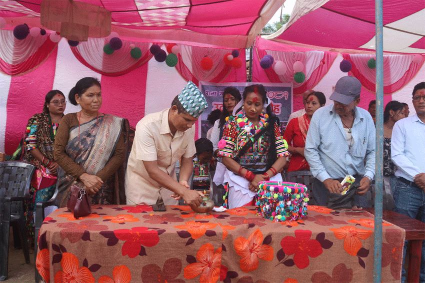 रानाथारु समुदाय मनैलै तिज पर्व