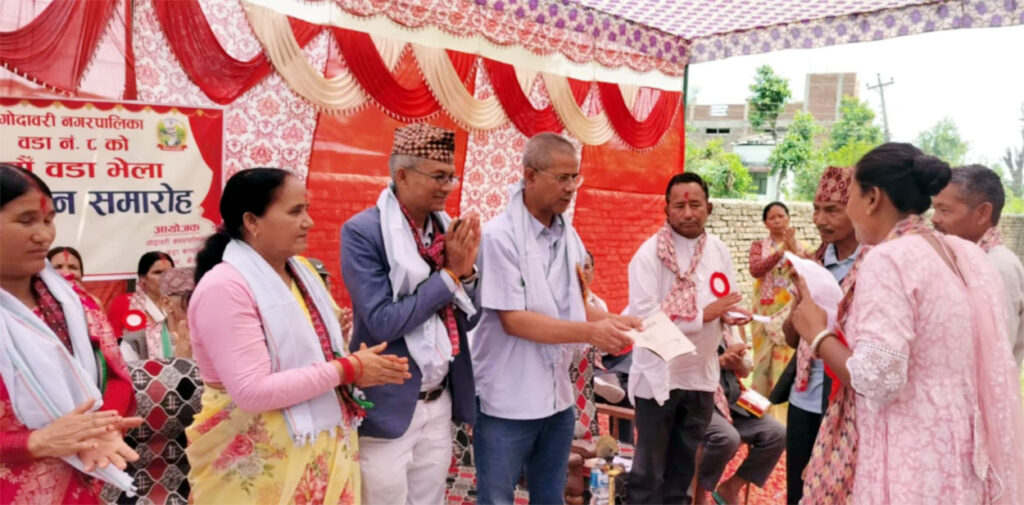 थारु समुदायसे गोदावरीके नगर प्रमुखहे ज्ञापनपत्र
