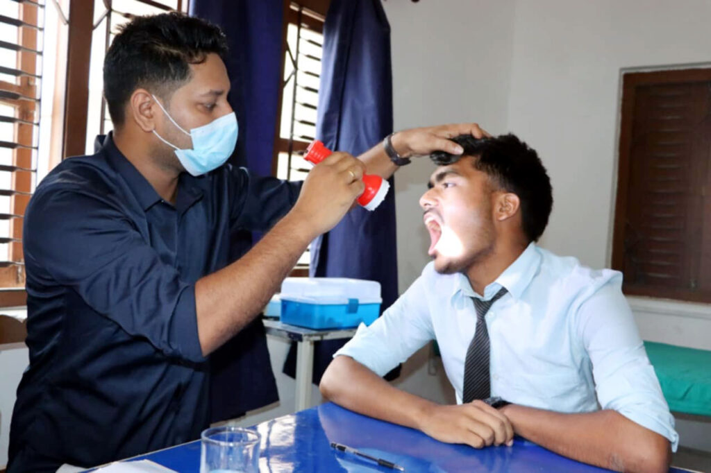नाष्ट रेडक्रस सर्कलसे निःशुल्क दन्त परिक्षण
