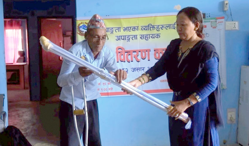 धनगढीसे तीन वर्षमे ४८८ जनहनहे निःशुल्क अपाङ्गता सहायता सामग्री वितरण