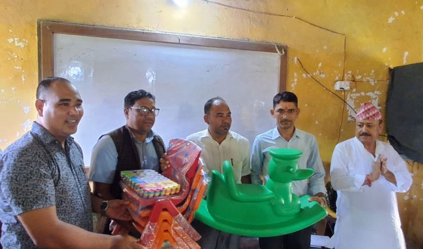 चन्द्रोदय माविहे शैक्षिक सामग्री हस्तान्तरण