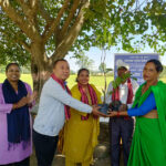 स्वावलम्बन लघुवित्तसे फलफूलके टेलुवा वितरण