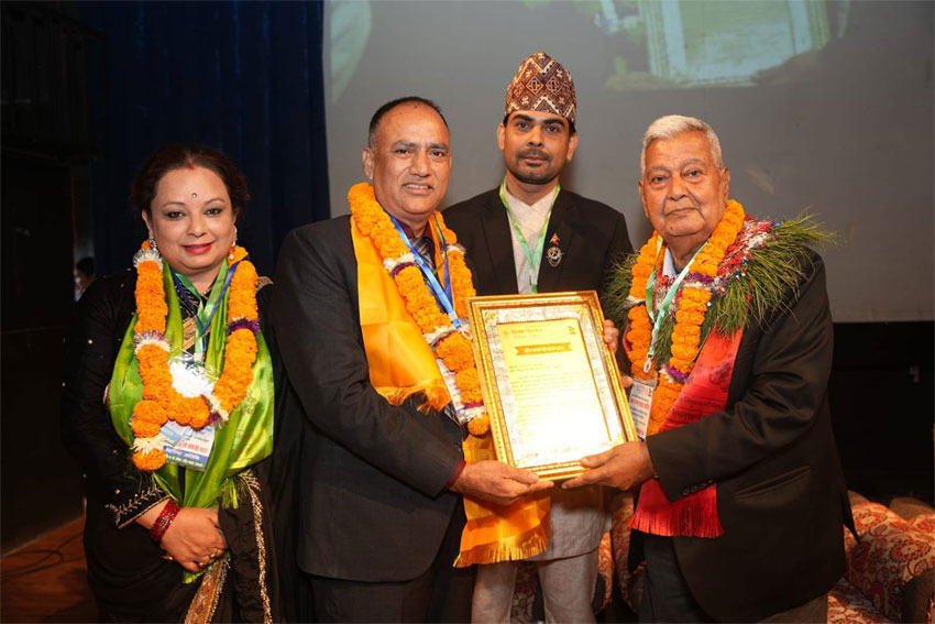 कैलाली अस्पतालके प्रवन्ध निर्देशक जोशी राष्ट्रिय स्वास्थ्य सेवा सम्मानसे सम्मानित