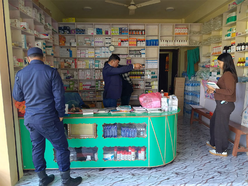 कैलारीमे तीन मेडिकलके अनुगमन