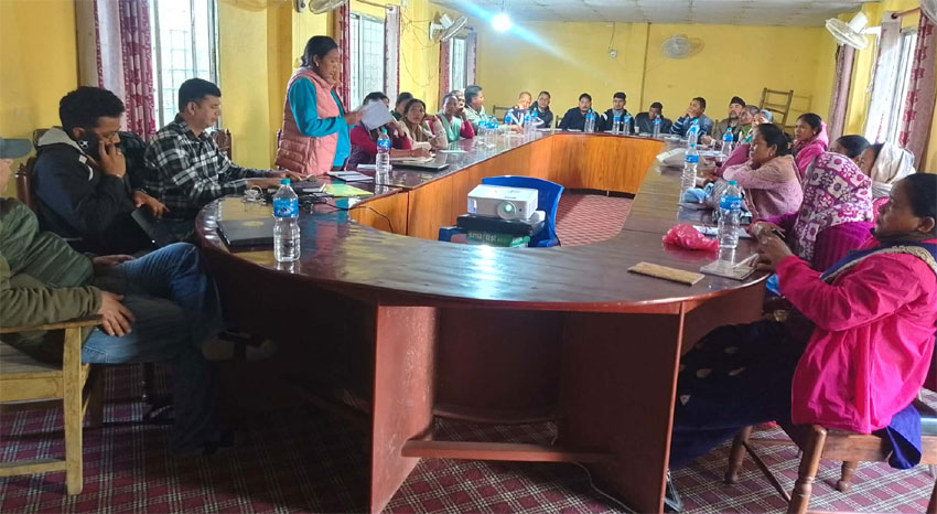 जनप्रनिधि तथा सामुदायिक वनके पदाधिकारीनहे वन डढेलो नियन्त्रण सम्बन्धी अभिमुखीकरण