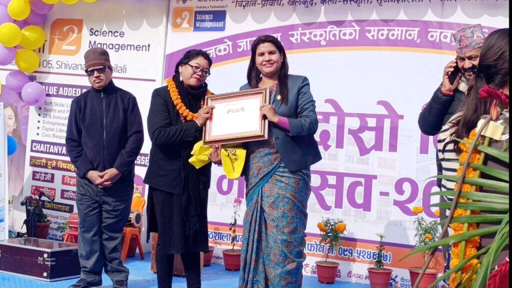 थारु टेलिभिजनके पत्रकार बखरिया सम्मानित