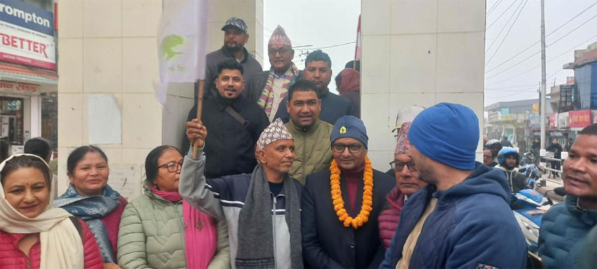 सहिदके फोटुमे माल्यार्पण करके कांग्रेस उम्मेदवारके घरदैलो सुरु