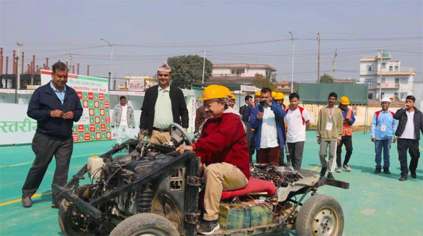 धनगढीमे जारी सीप तथा रोजगार मेलामे बनागिल विद्युतिय गाडी