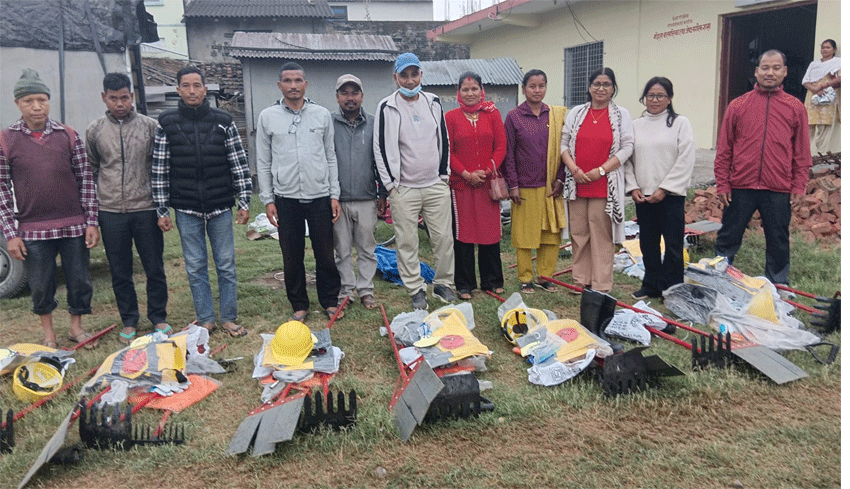 सामुदायिक वनहे डढेलो नियन्त्रण सामाग्री हस्तान्तरण