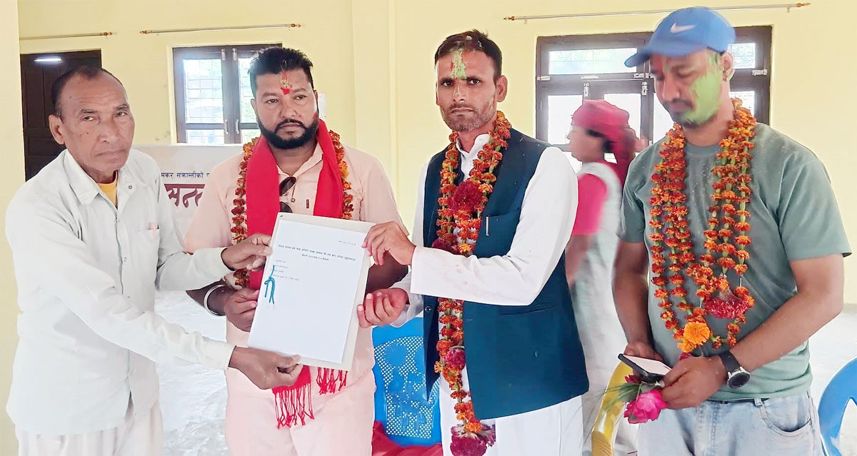 मतदाताहे धन्यवाद डेहे पुगल जोशीहे बधाई सहित ज्ञापनपत्र