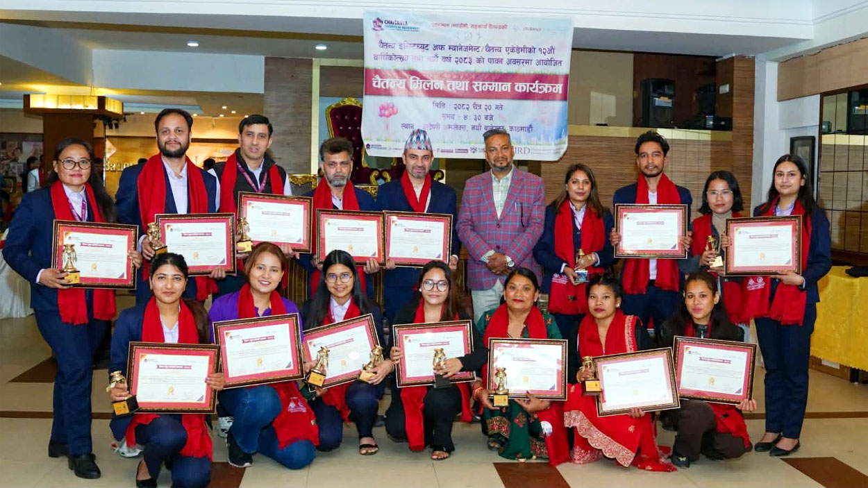 उत्कृष्ट कर्मचारीहे नगद ओ प्रमाणपत्रसहित सम्मान