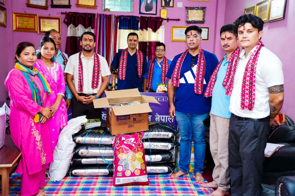 दृष्टि फाउन्डेसनमे खाद्यान्न तथा शैक्षिक सामग्री सहयोग   